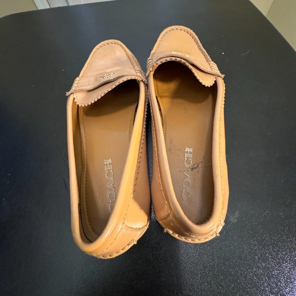 Coach Odette Solid tan Patent Leather Driver Loafer gold Logo Size 8.5 - Picture 10 of 12